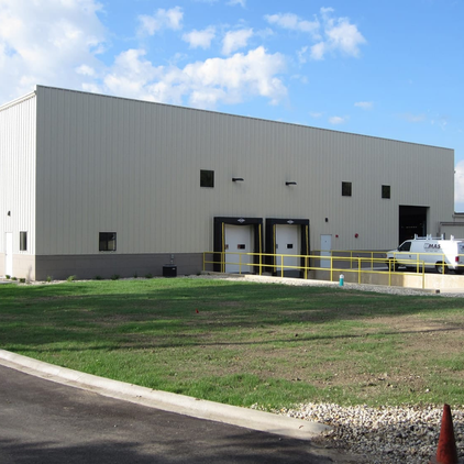 Pre-engineered industrial steel warehouse in the UAE – fabricated and supplied by Steellnix